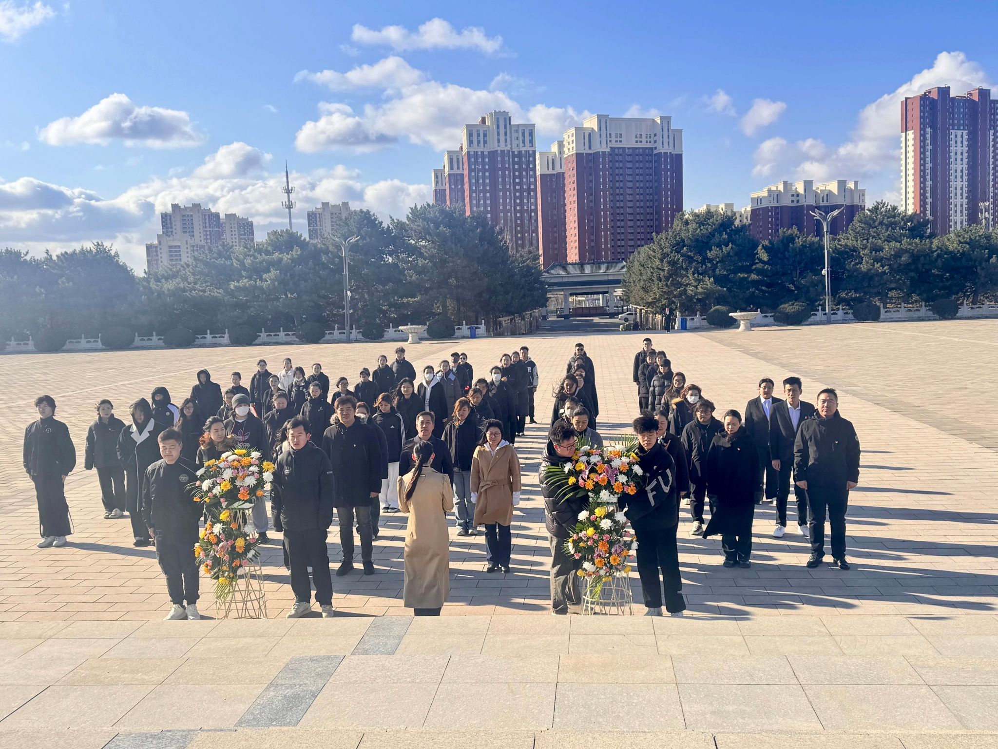 音樂與舞蹈學院、法學院黨總支聯合開展祭奠英烈黨員教育活動