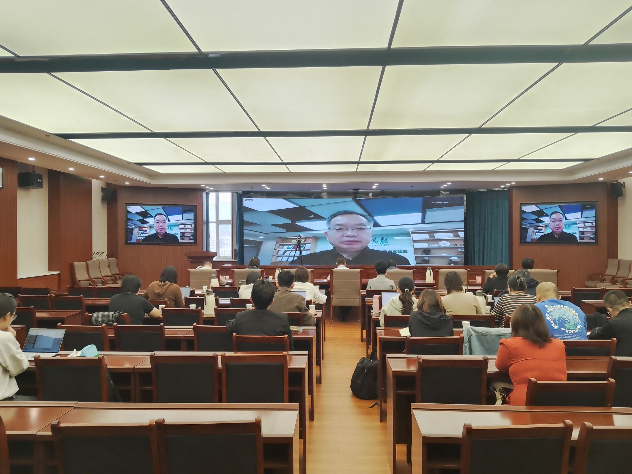 我校組織參加2025年內蒙古自治區級實驗教學示范中心高質量發展研討會